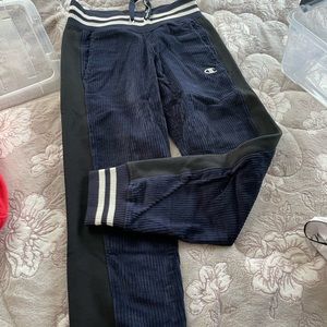 Champion pants mix of velvet and reverse waive.